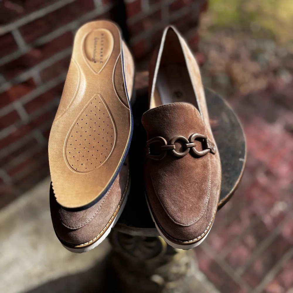 New Alex Marie Taupe Beige Slip On Loafers Chain Detail 1” Lugg Sole Size 9.5M